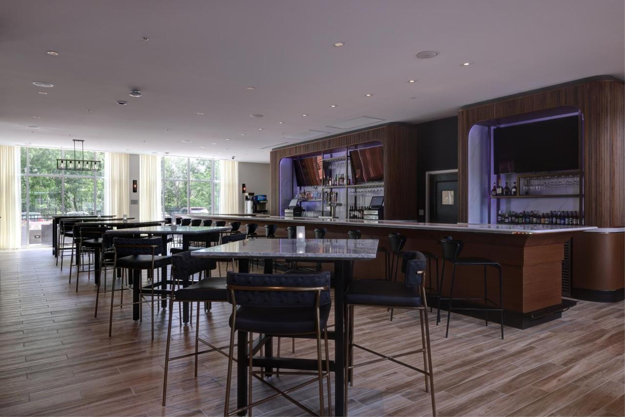 Courtyard By Marriott Iowa City University Heights Bagian luar foto