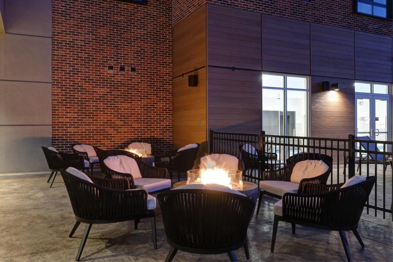 Courtyard By Marriott Iowa City University Heights Bagian luar foto
