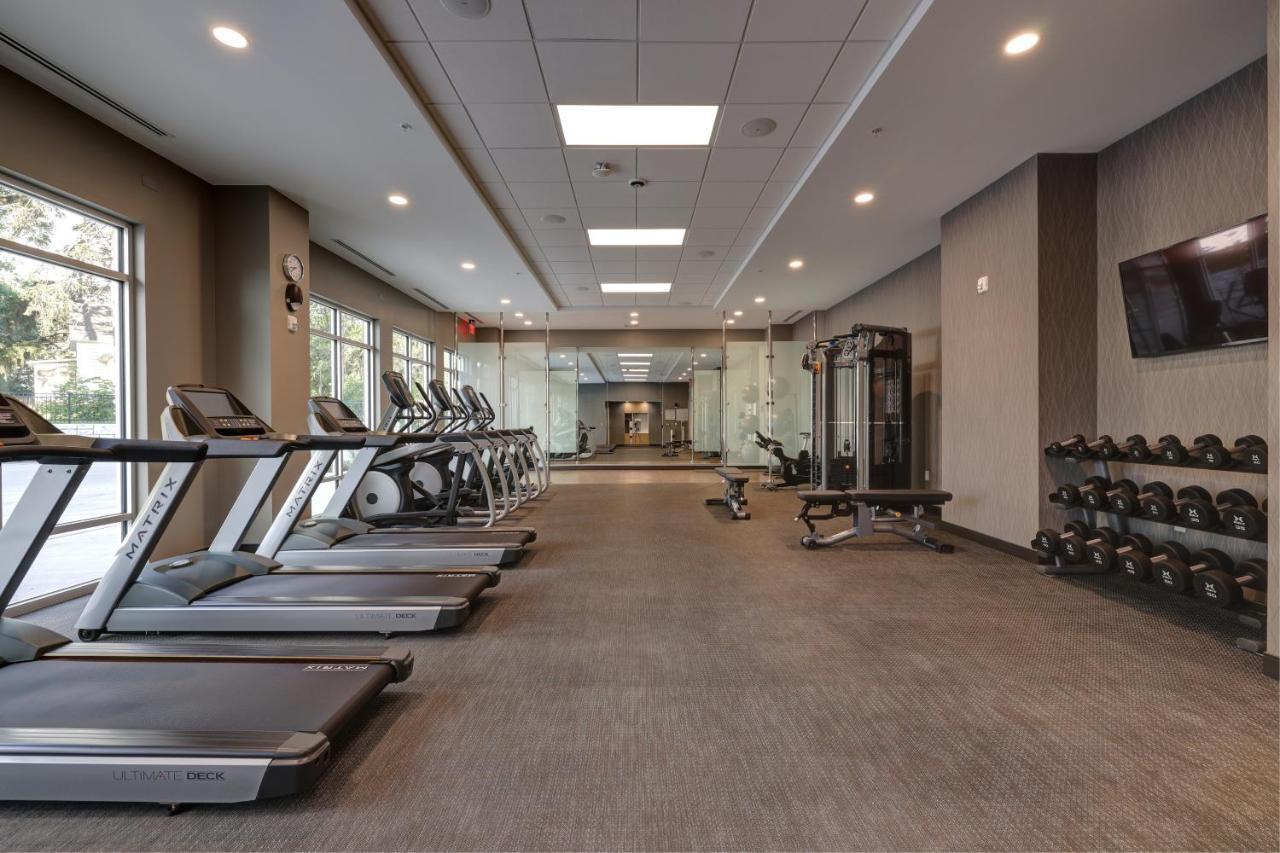Courtyard By Marriott Iowa City University Heights Bagian luar foto
