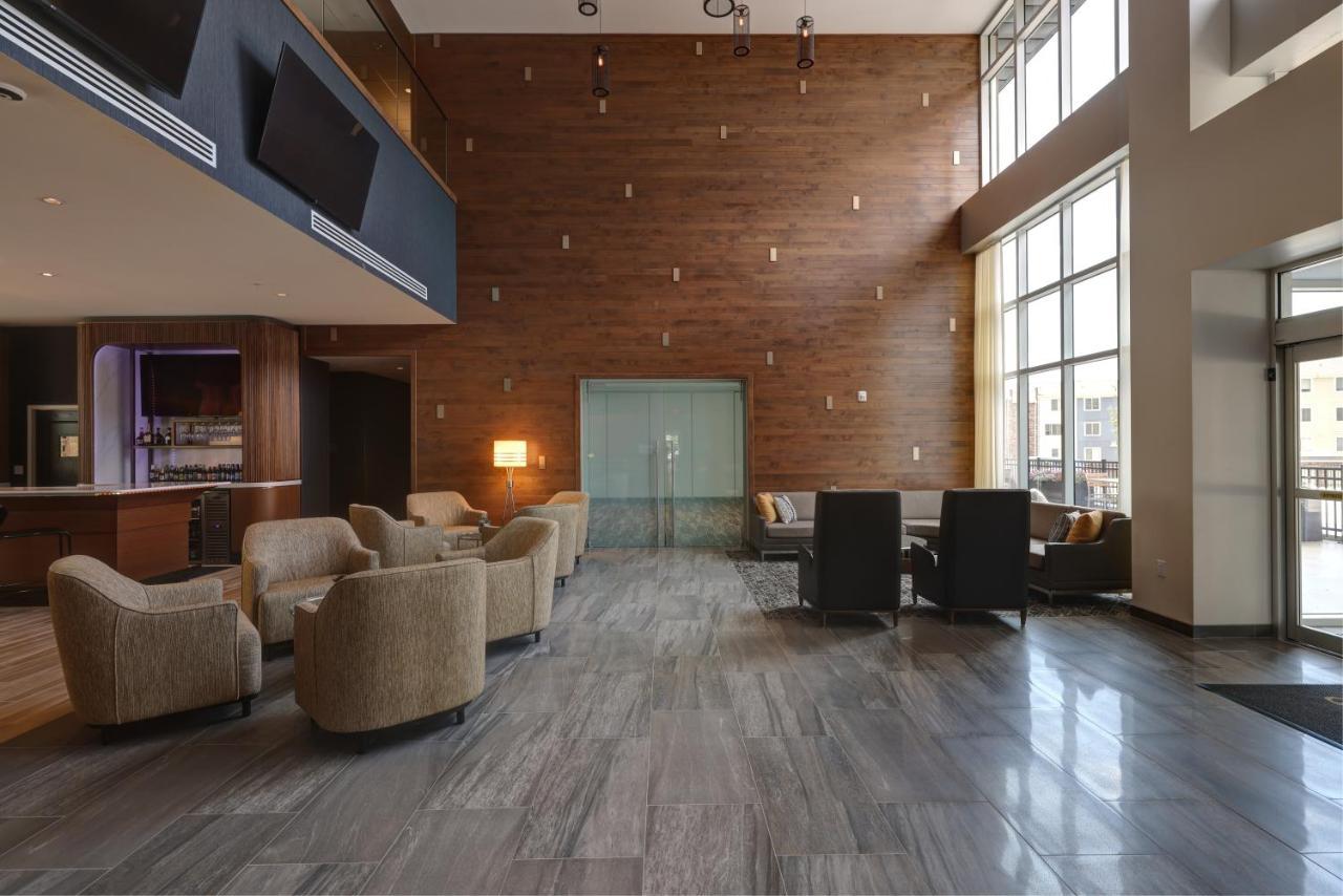 Courtyard By Marriott Iowa City University Heights Bagian luar foto