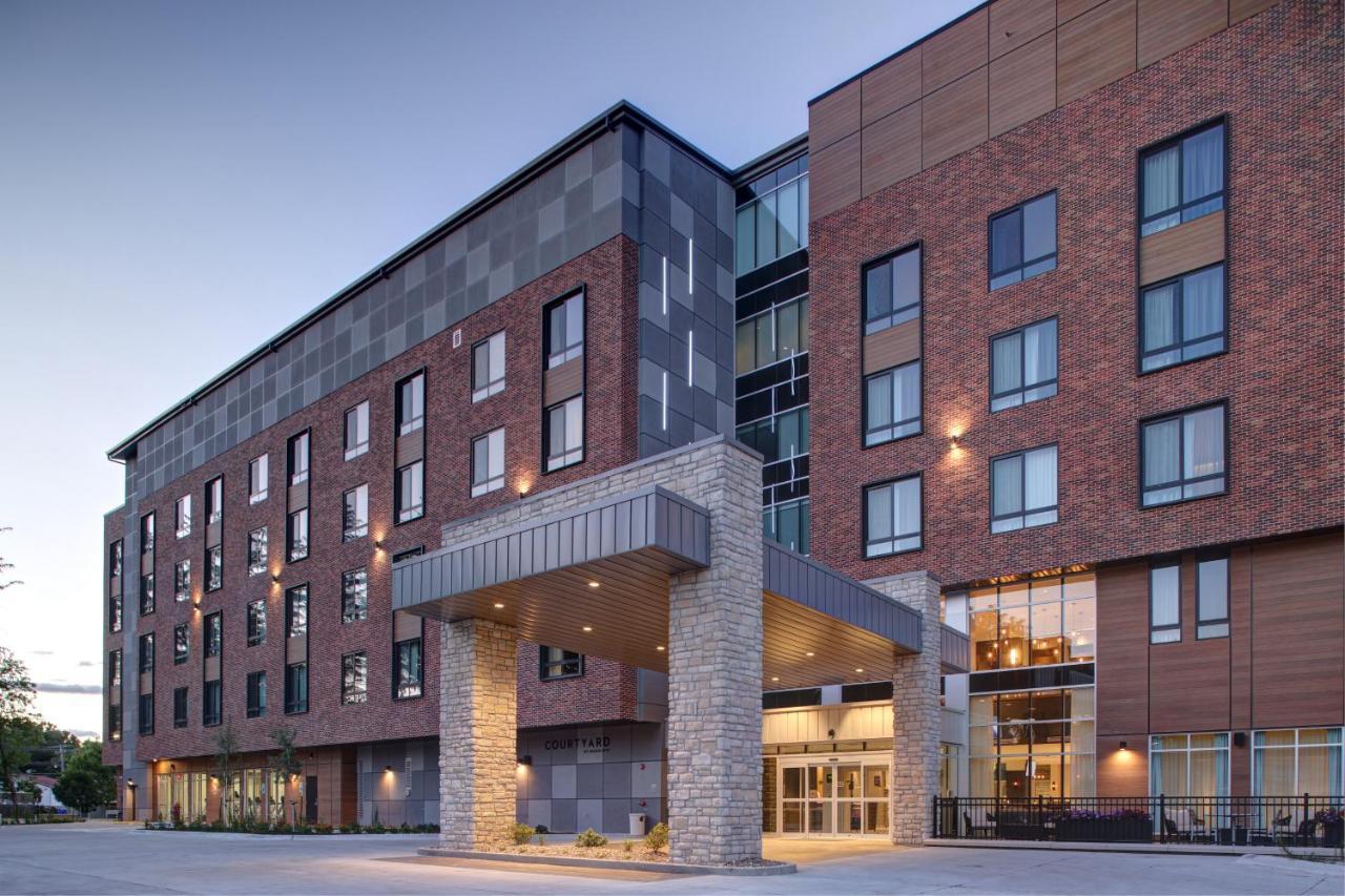 Courtyard By Marriott Iowa City University Heights Bagian luar foto