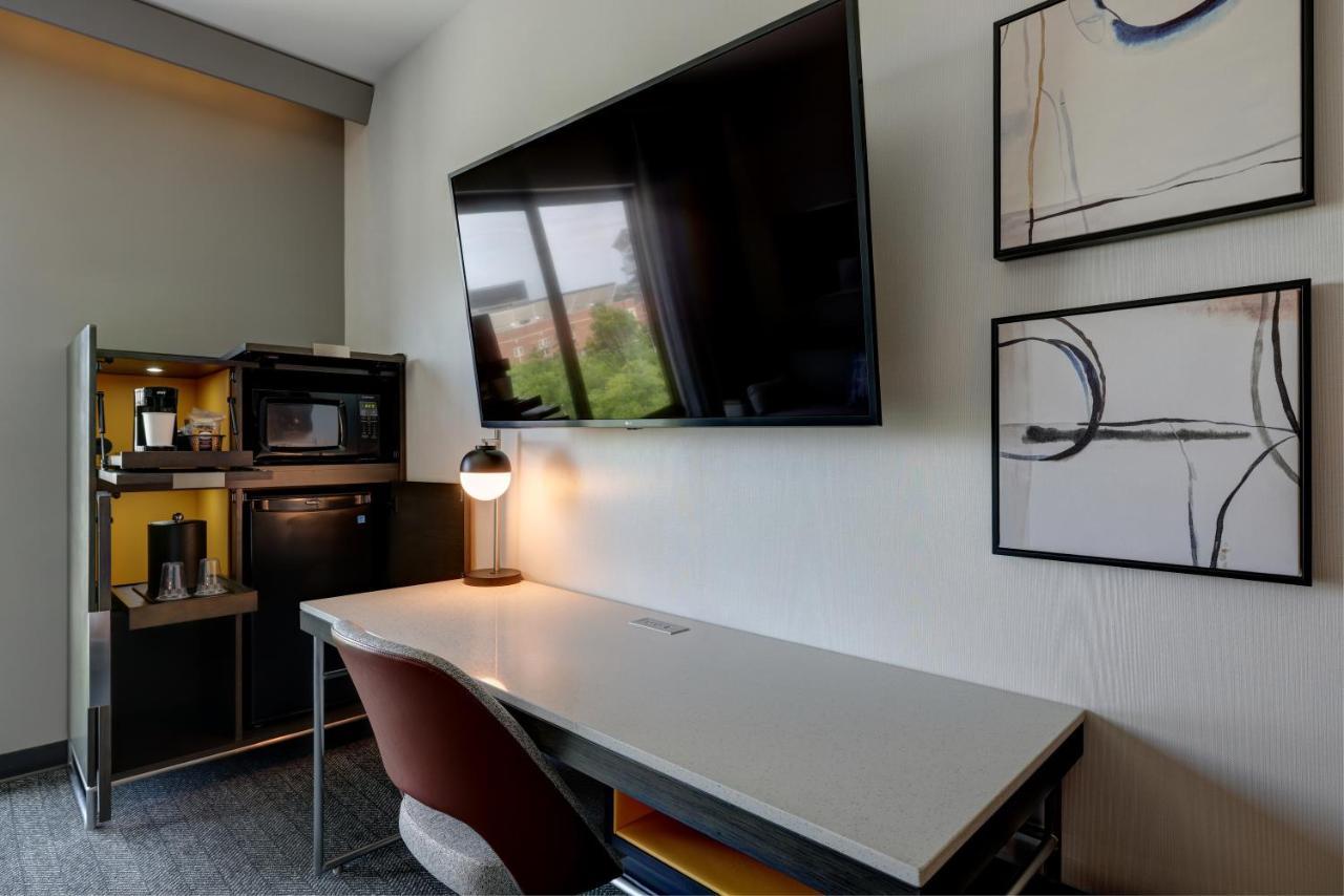 Courtyard By Marriott Iowa City University Heights Bagian luar foto