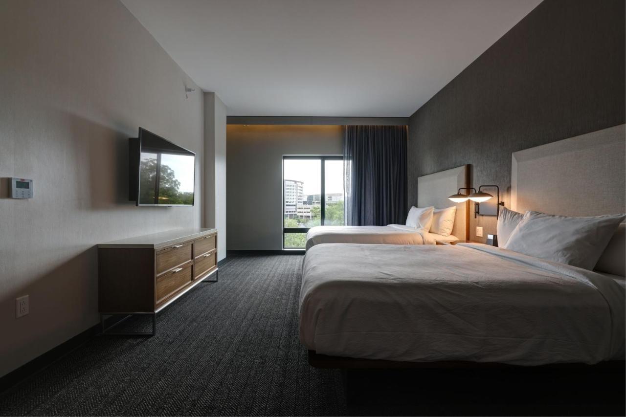 Courtyard By Marriott Iowa City University Heights Bagian luar foto