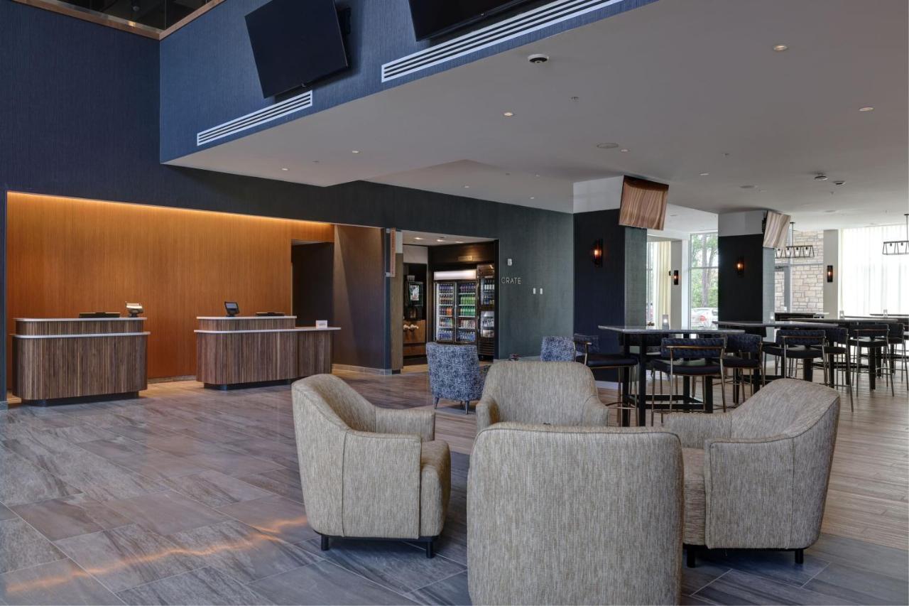 Courtyard By Marriott Iowa City University Heights Bagian luar foto
