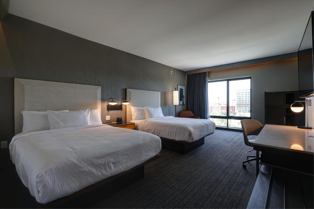 Courtyard By Marriott Iowa City University Heights Bagian luar foto