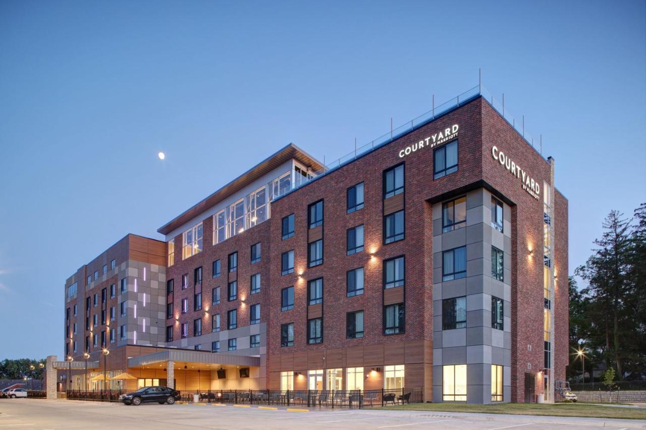 Courtyard By Marriott Iowa City University Heights Bagian luar foto