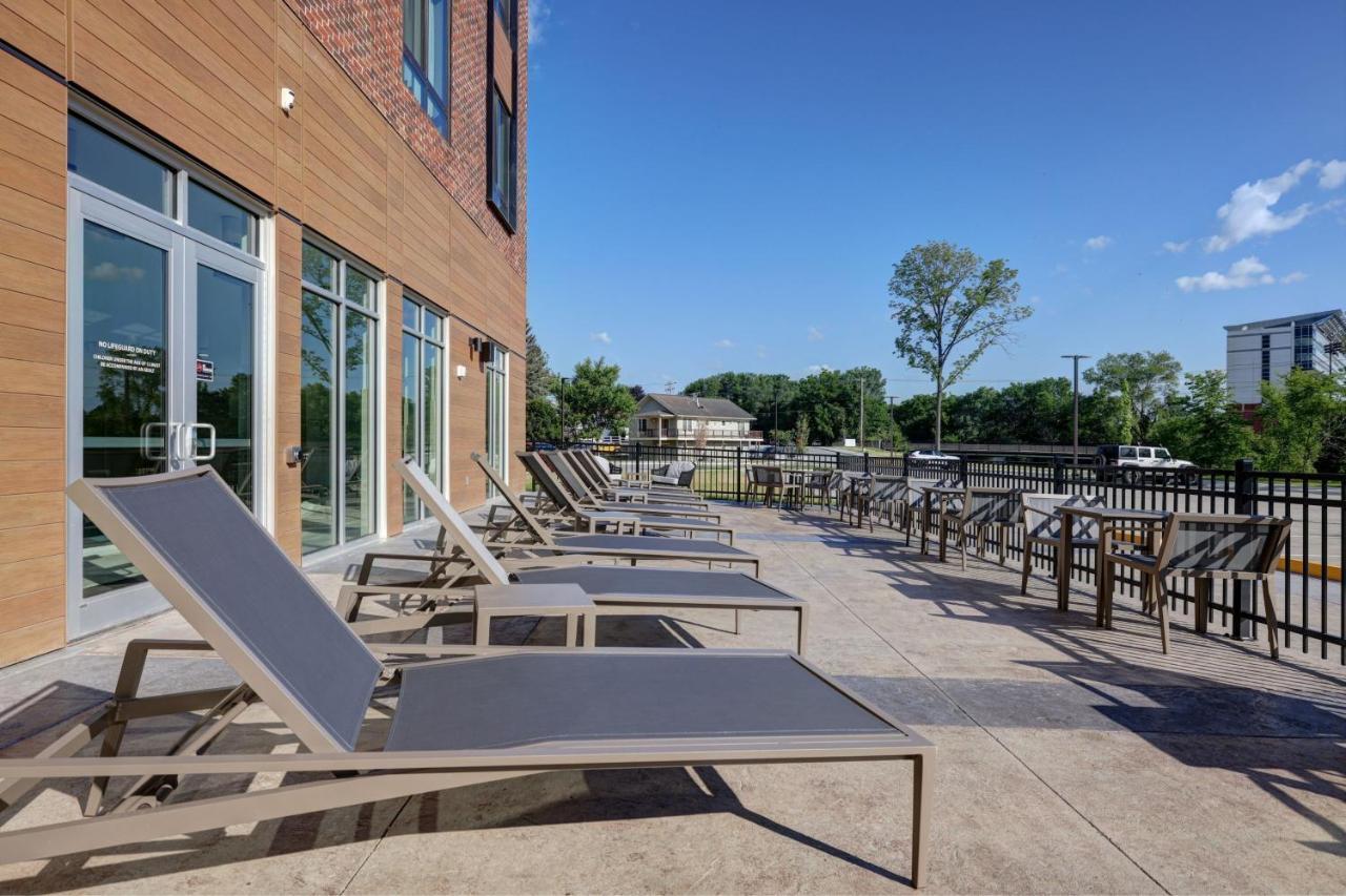Courtyard By Marriott Iowa City University Heights Bagian luar foto