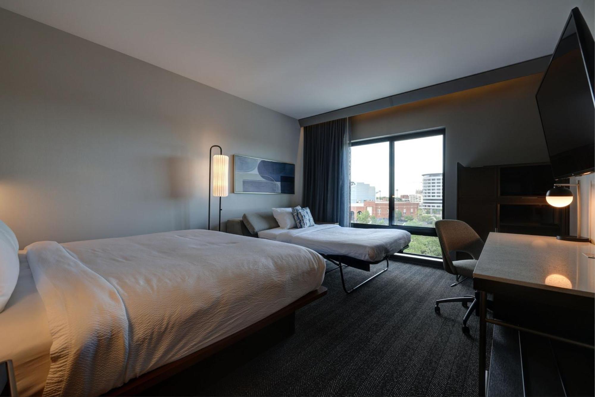 Courtyard By Marriott Iowa City University Heights Bagian luar foto