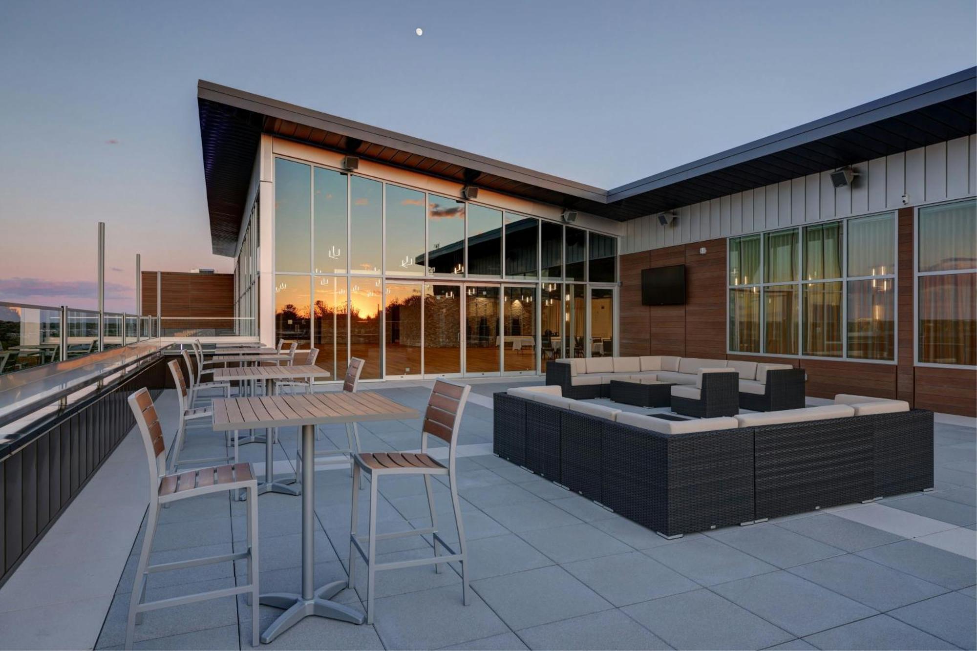 Courtyard By Marriott Iowa City University Heights Bagian luar foto